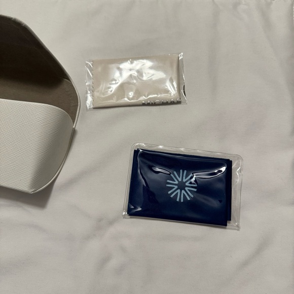 Michael Kors Glasses Case Never Used - Picture 6 of 6